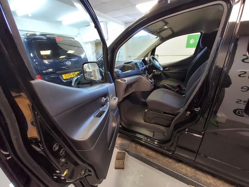 NISSAN NV200