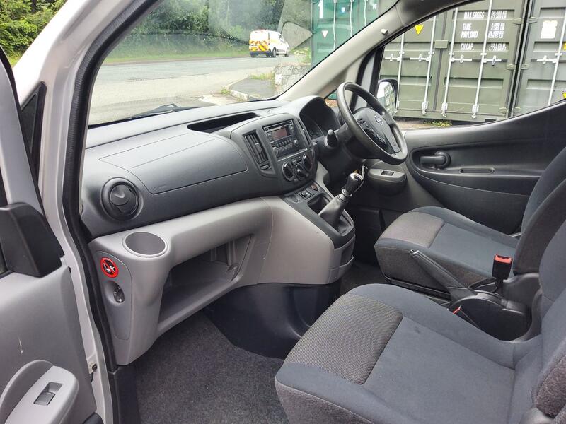 NISSAN NV200