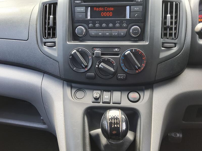 NISSAN NV200