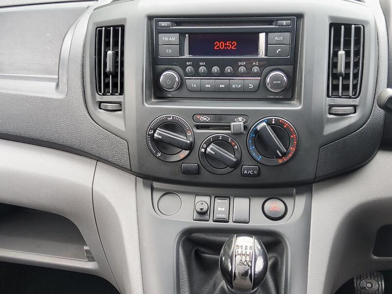 NISSAN NV200