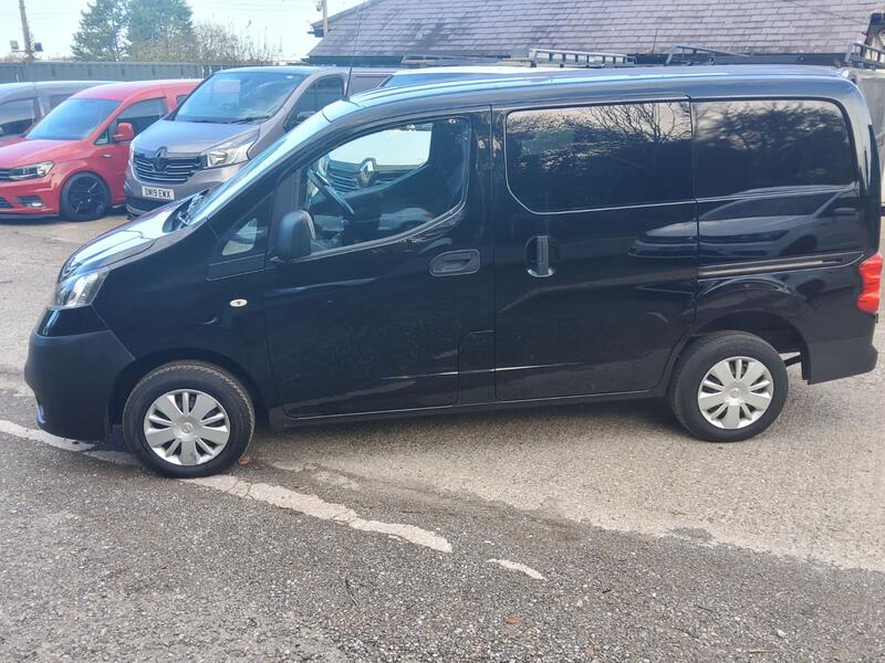 NISSAN NV200
