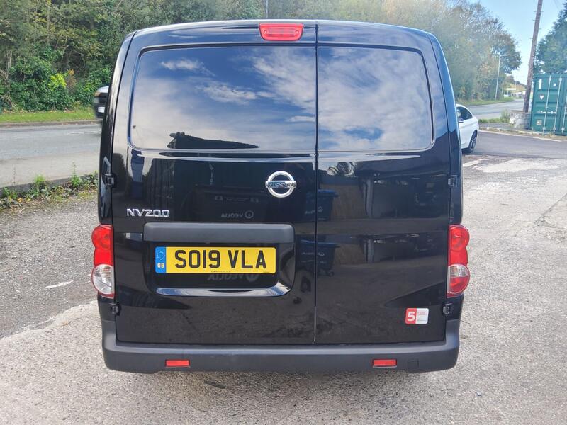 NISSAN NV200