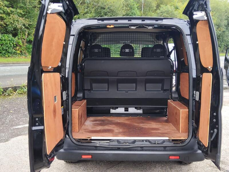 NISSAN NV200