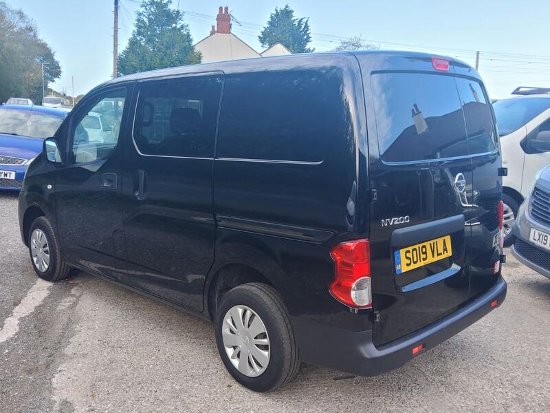 NISSAN NV200