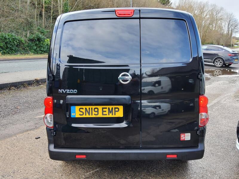 NISSAN NV200