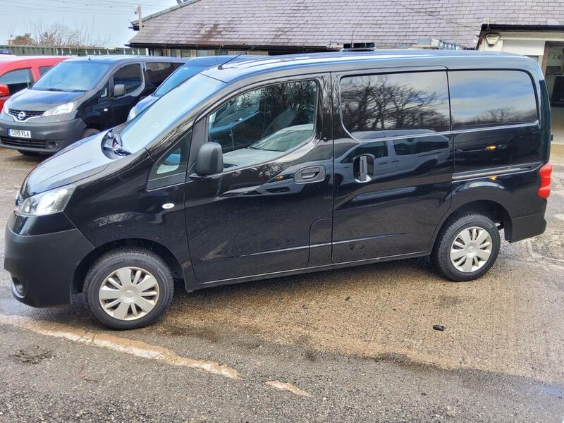 NISSAN NV200