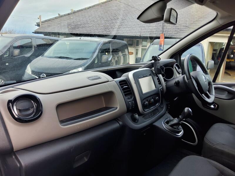 RENAULT TRAFIC