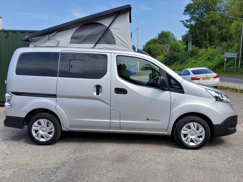 NISSAN E-NV200