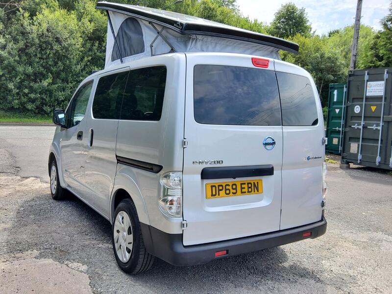 NISSAN E-NV200