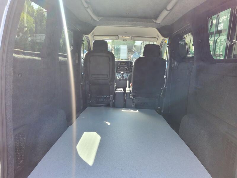 NISSAN E-NV200