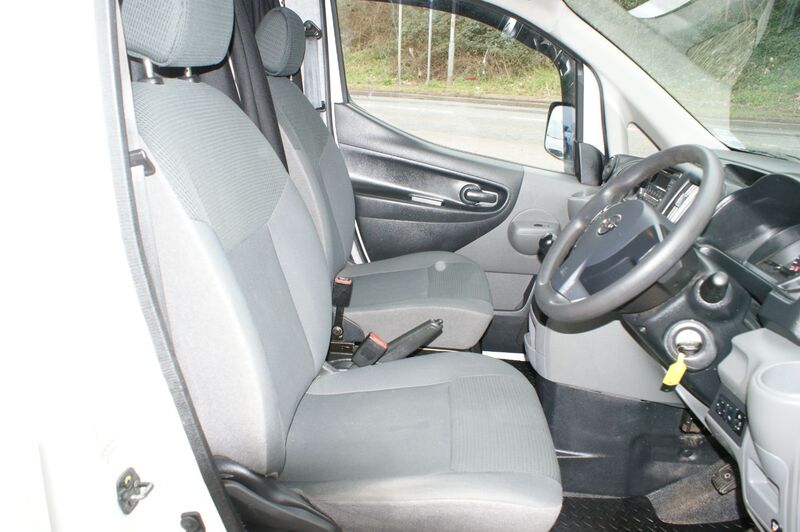 NISSAN NV200
