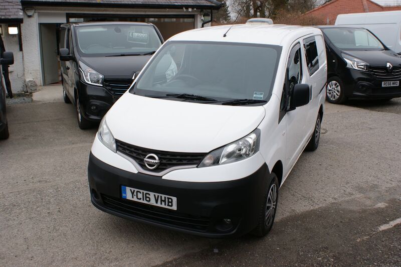 NISSAN NV200