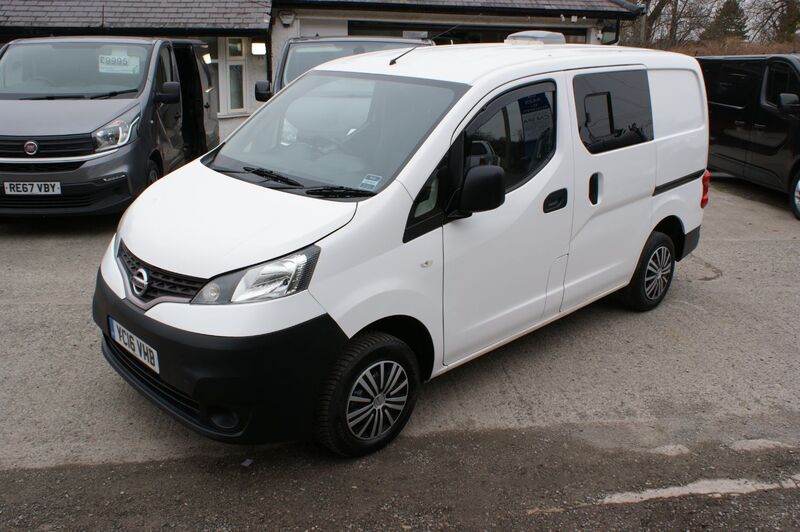 NISSAN NV200