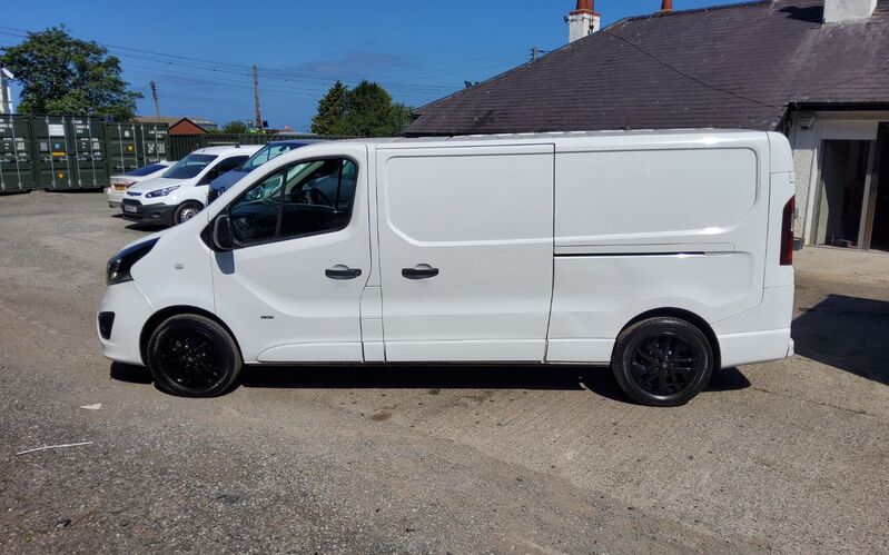 VAUXHALL VIVARO