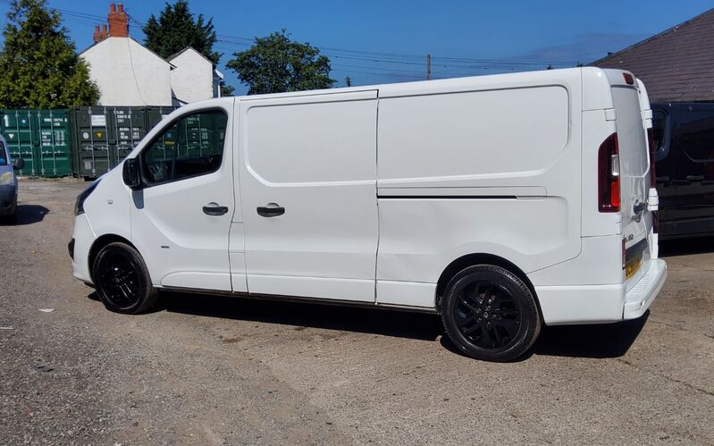 VAUXHALL VIVARO