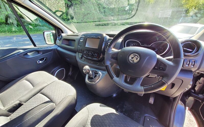 VAUXHALL VIVARO