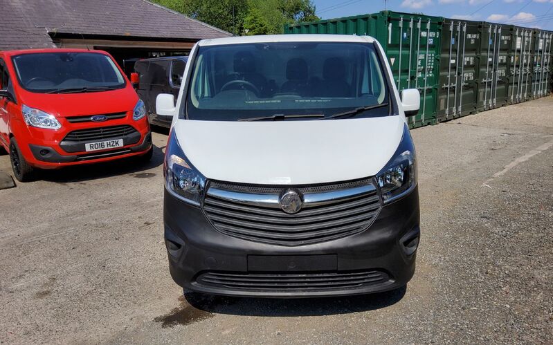 VAUXHALL VIVARO