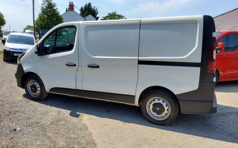 VAUXHALL VIVARO