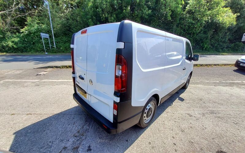 VAUXHALL VIVARO