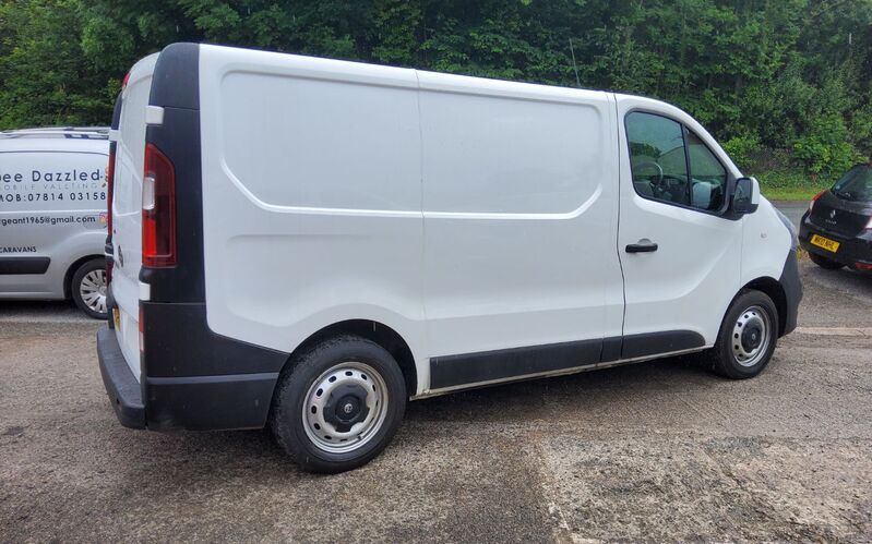 VAUXHALL VIVARO