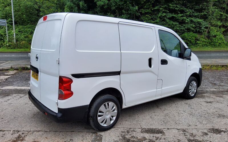 NISSAN NV200